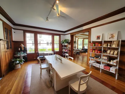 The Quarters Coffee House, business photo 3