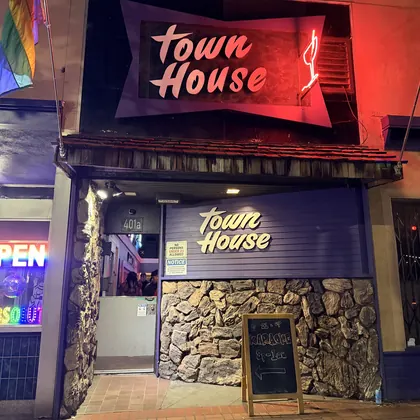 Town House Cocktail Lounge, business photo 2