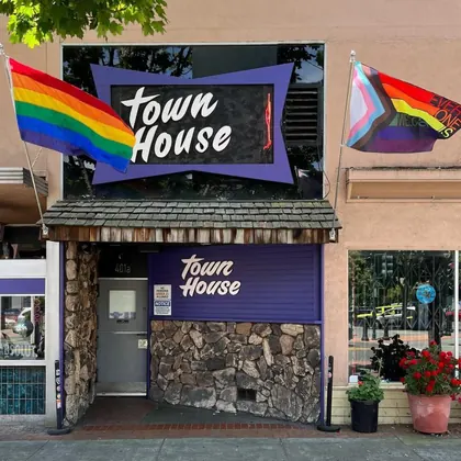 Town House Cocktail Lounge, business photo 3